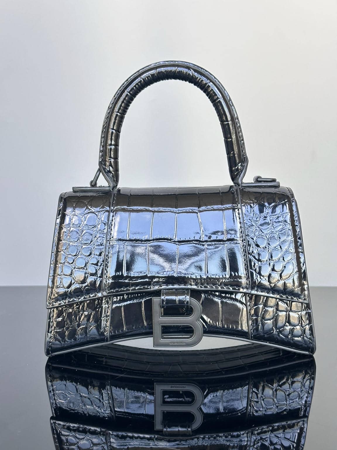 Hourglass 19 23-27